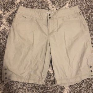 Women’s Columbia Khaki Trail Shorts size 14